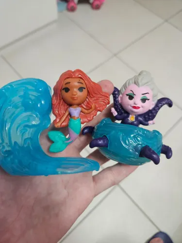 Brinquedos McDonald's 2023 princesa sereia e ursula