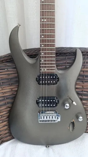 Guitarra Cort Viva Gold 1 HH 2 pivôs