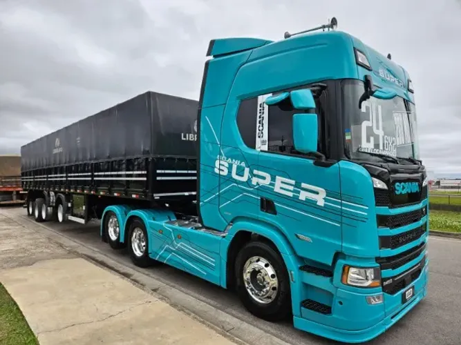 Scania R460 SUPER Ano 24 6x2Geladeira + 4 Eixo Graneleiro Librelato ano 23 13.5x 2.00 mts