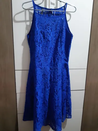 Vestido festa, de renda azul royal curto