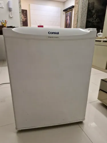 Frigobar Consul 220 volts 80 litros