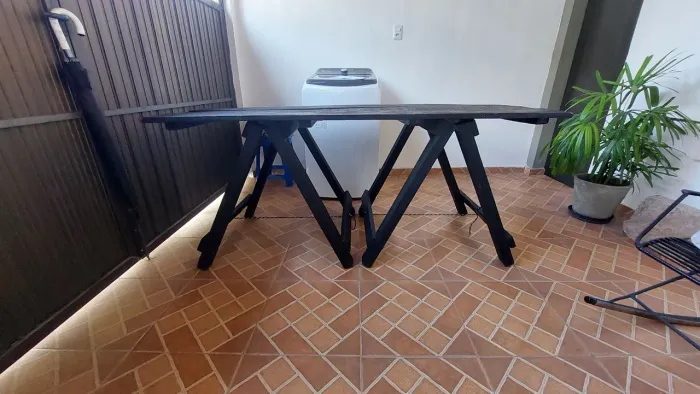 Mesa rústica de madeira 