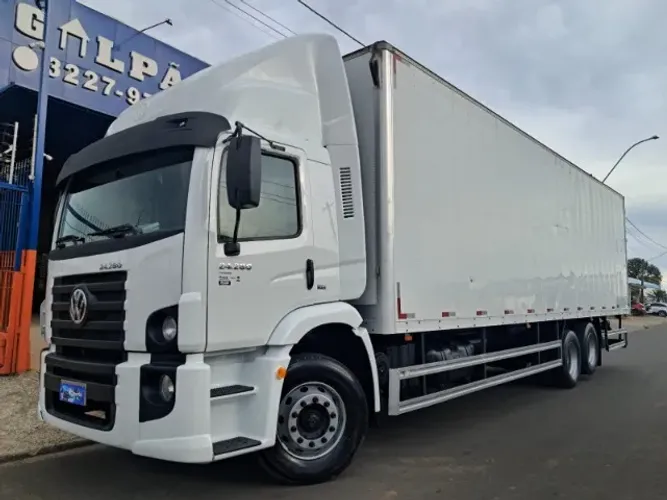 VW 24.280 6X2 CRM Prime Baú Carga Seca - (2021)
