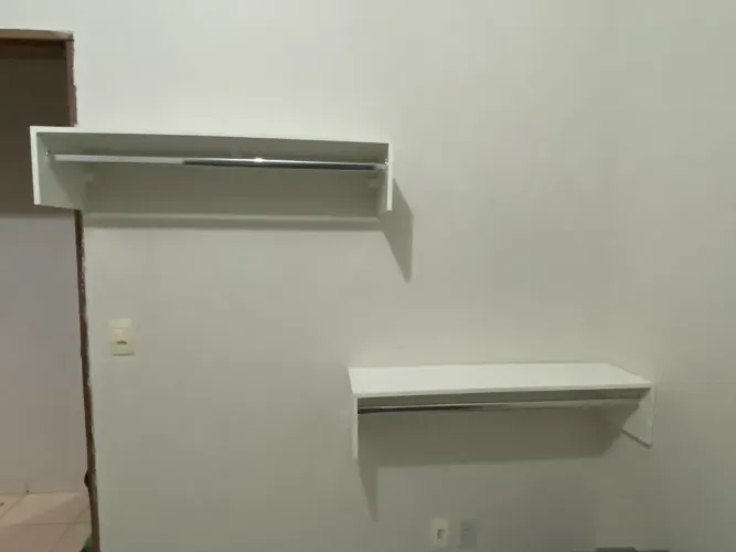 2 cabideiros de 1,00 metro de mdf branco 