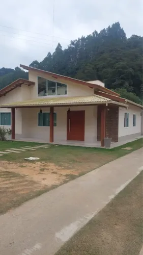  Vendo casa a 5 minutos do centro de Santa Maria de jetiba 