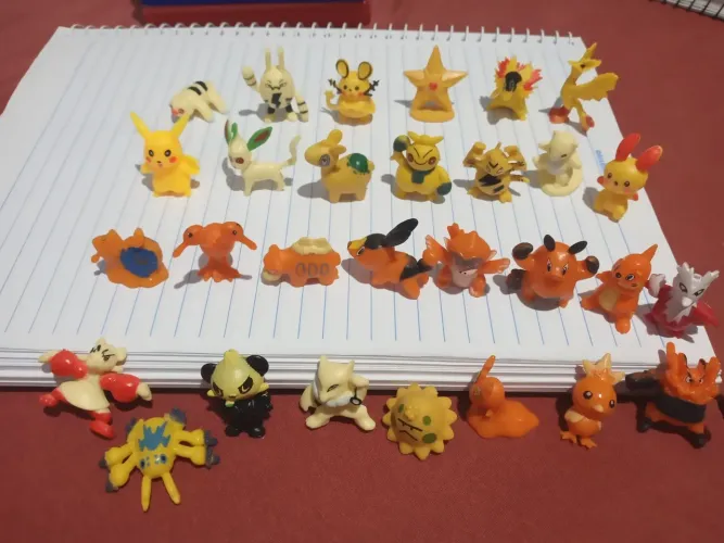 Pokémons miniatura 2-3cm pode escolher 2$ cada um