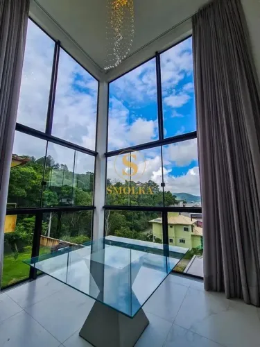 Casa para aluguel em Condominio Fechado, com 4 dormitórios, sendo 2 suítes, no bairro Trin