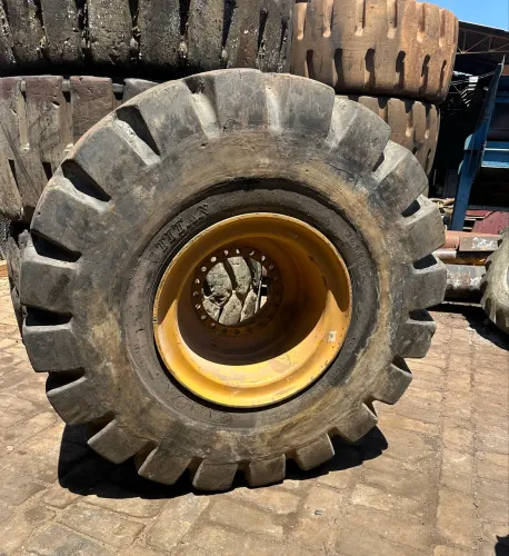 26.5R26 L5 montado roda Cat