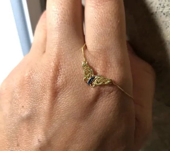 Cordão Borboleta de Ouro 18K 750 com Detalhes em Safira Azul