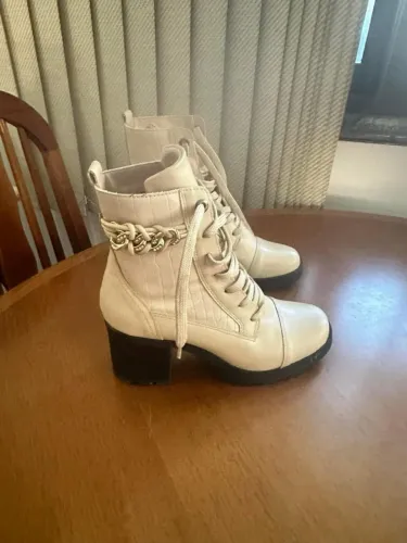 Bota bege 