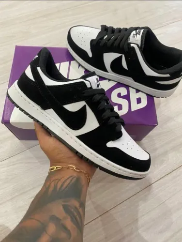Nike Dunk Low SB - Preto e Branco