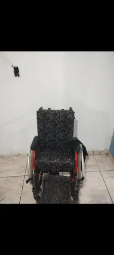Cadeira de rodas preta