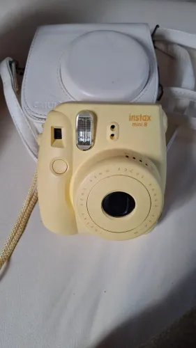 Câmera Instax Mini 8 Amarela - Fotos instantâneas!