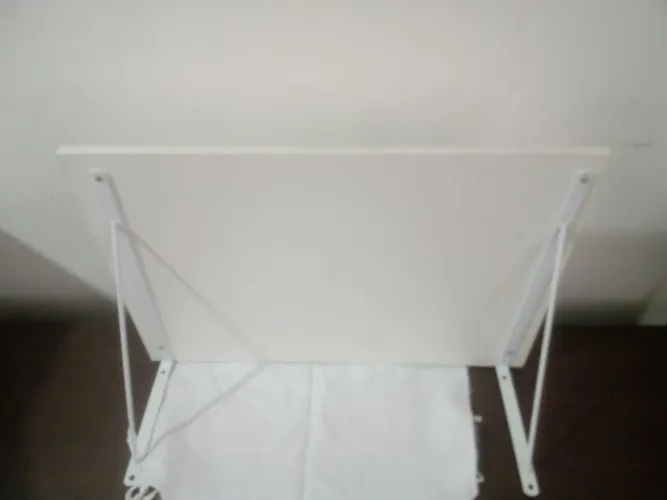 Prateleira de Parede Branca - Organização e Estilo