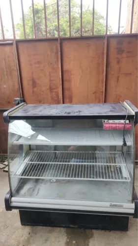 Balcão Refrigerado Gelopar Vitalis 110cm - Preto (vidro curvo)