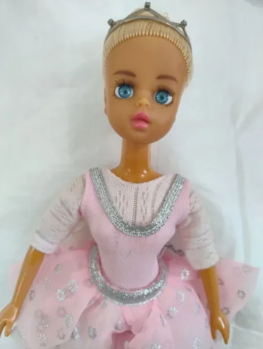 Boneca "Susi Balharina " linda ! Ano 2000" veja todas as fotos e leia a descrição"