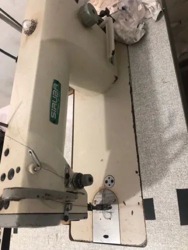 Máquina de Costura Industrial Siruba