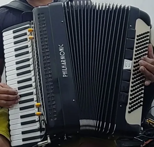 Acordeon sanfona Philharmonic duplo cassoto dupla ressonância