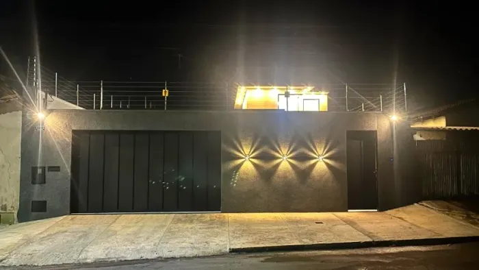 CASA NO CENTRO DE NERÓPOLIS 