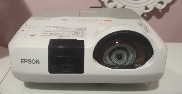 Projetor Epson 3LCD Brightlink 421i