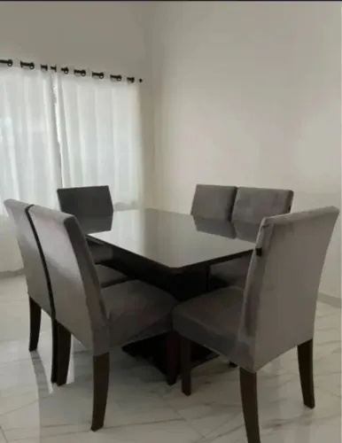 Mesa de jantar de vidro com 6 cadeiras