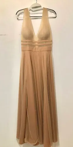 Vestido de festa longo de tule nude