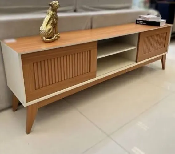 Rack para TV moderno em madeira e branco