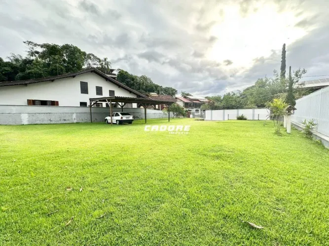 Vende-se Terreno Plano em Blumenau - Bairro Garcia em Localização Privilegiada!