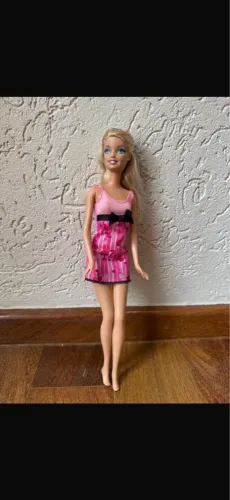 Boneca Barbie em Vestido Rosa