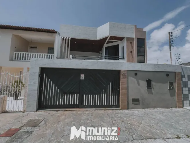 Casa Para Alugar com 3 quartos 3 suítes no bairro Grageru em Aracaju(Leia a descrição)