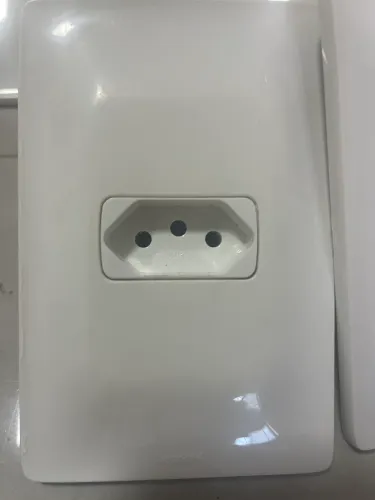 Tomada 2P + T de 1 seção Legran PIAL