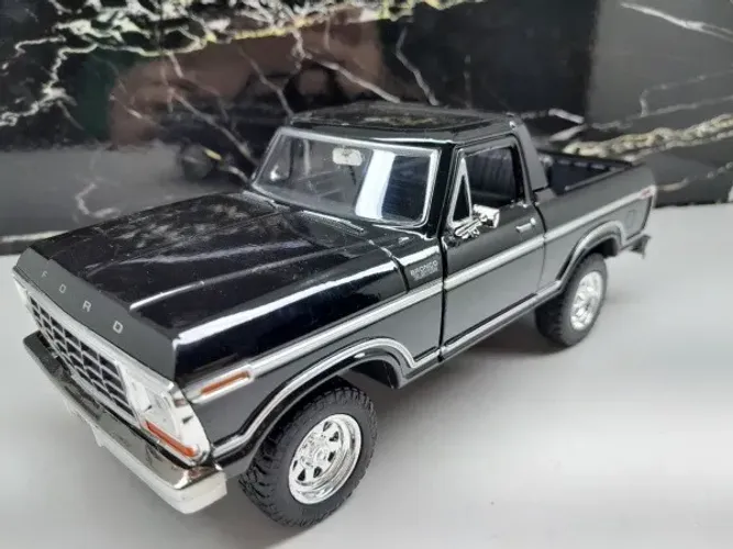 Miniatura Ford Bronco 1978 Safari Black 1/24