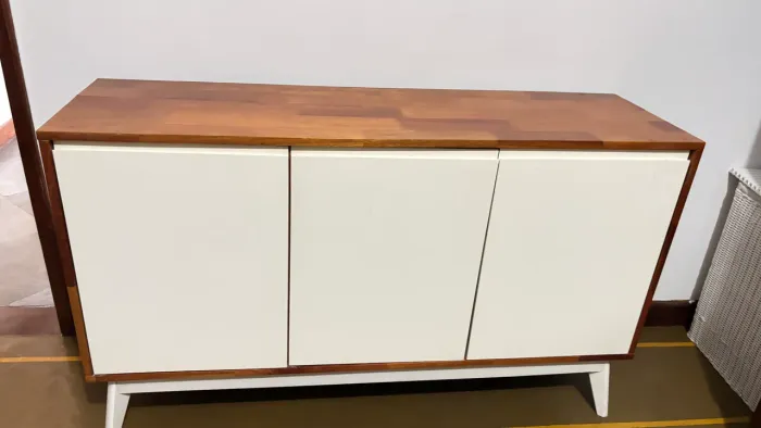 Buffet / aparador em madeira e branco - 3 portas