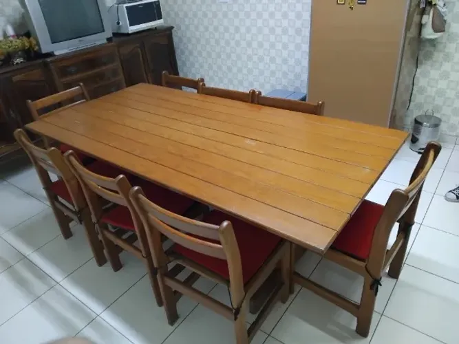 Mesa madeira com 8 cadeiras
