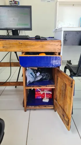 Mesa feita em Pallete, Material pesado e duradouro, com VERNIZ durável