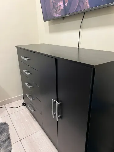 Cômoda 5 gavetas e 2 portas preta 