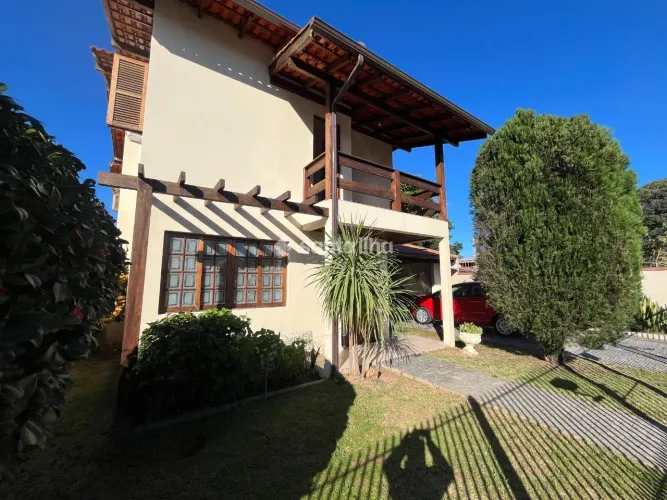 Casa com 3 dormitórios para alugar, 200m² - Carianos - Florianópolis/SC