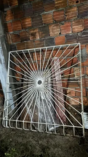 1 portão de ferro R& 1.000,00. 1 janela de ferro 500,00