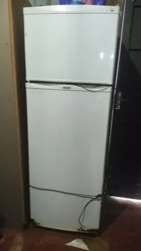 Vê ai geladeira funcionando tudo perfeitamente 
