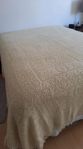 Colcha de casal em lã cor creme