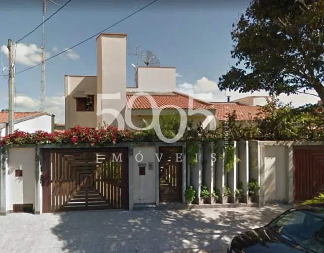 Casa à venda no Bairro Vila Santa Rosa em Itu, com 370m² de área construída em um terreno
