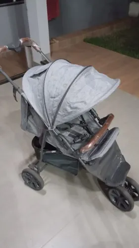 Carrinho de bebê dobrável