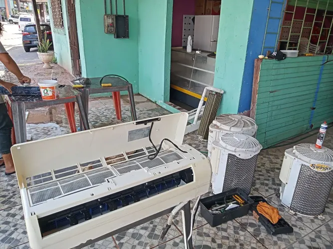 Técnico em refrigeração. 