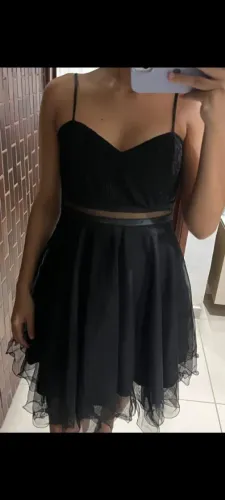 Vestido preto de festa com brilho