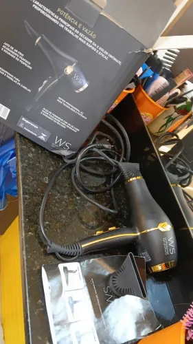 Secador semi novo cm 2 meses de uso na caixa completo 220 volts