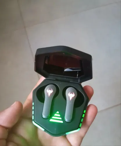Fone bluetooth novo, acompanha caixa e cabos