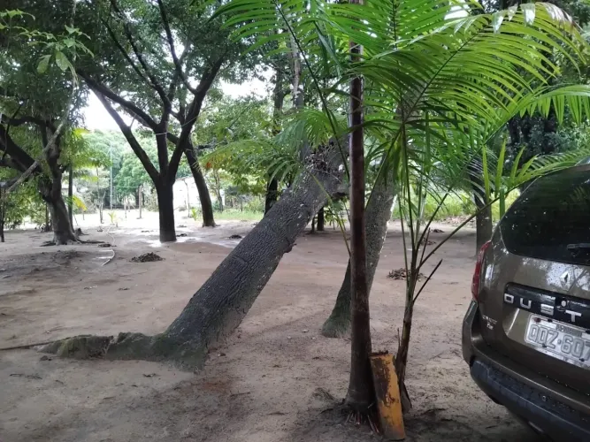 SÍTIO PRÓXIMO A BEIRA DO MAR