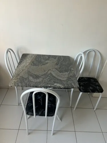 Jogo de mesa 4 cadeiras
