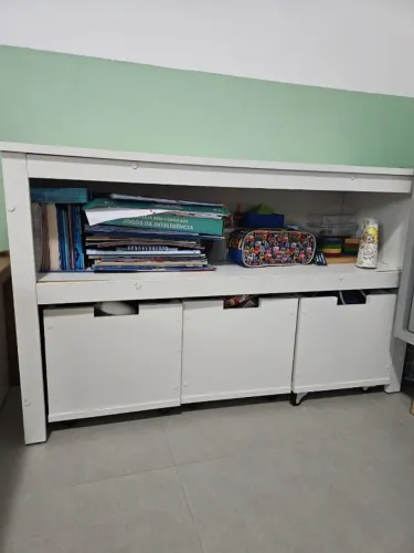 Mesa infantil com 3 baús em mdf na cor branca