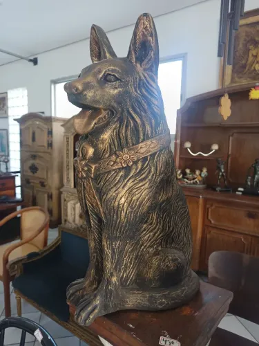 Cachorro decorativo de gesso 
